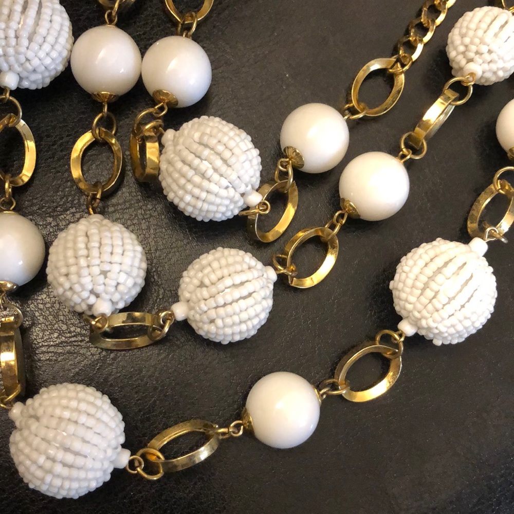 Gold and White Fashion ball necklace - Picture 2 of 3